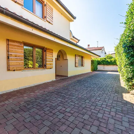 Aurata In Villa *