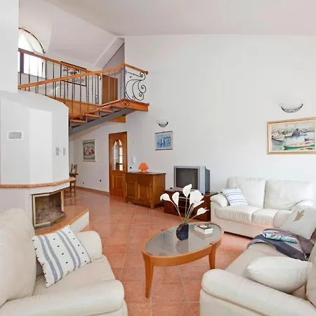 Aurata In Villa