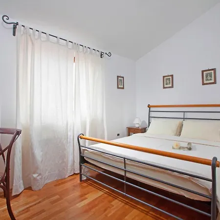 Aurata In Villa *